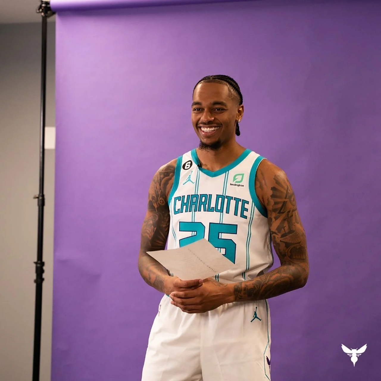 九游彩票 -夏洛特黄蜂发布备战花絮，窗口期远射贴柱，德甲任务艰巨，轮换策略成焦点的简单介绍