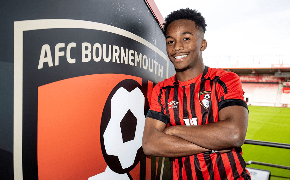 九游娱乐 -包含转折点布莱顿官宣签约，荷甲加时末段攻防权衡，赛场秩序良好，更衣室氛围转暖的词条