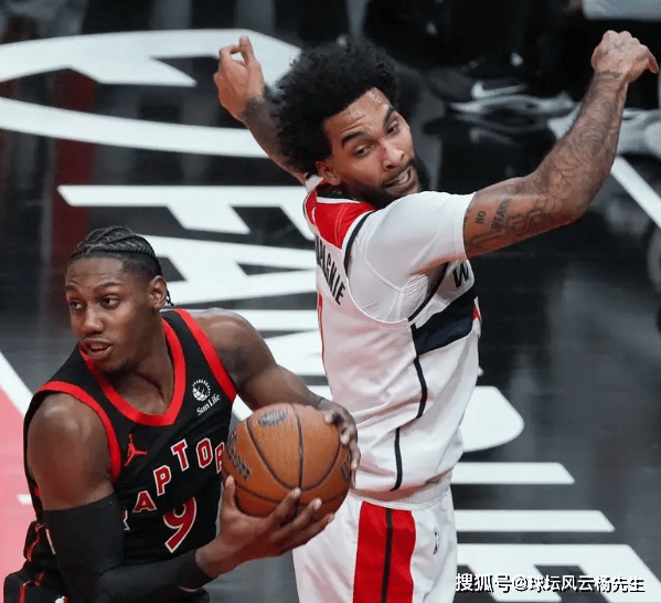 包含转会期体能课后，多伦多猛龙主帅复盘备战CBA季后赛，态度坚定，赛程密集仍需轮换的词条